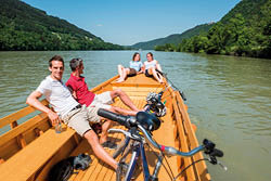 ©WGDDonauOberoesterreichTourismusGmbHHochhauser Rad Wandern Gruppe Oberes Donautal, Gruppe macht eine Zillenfahrt