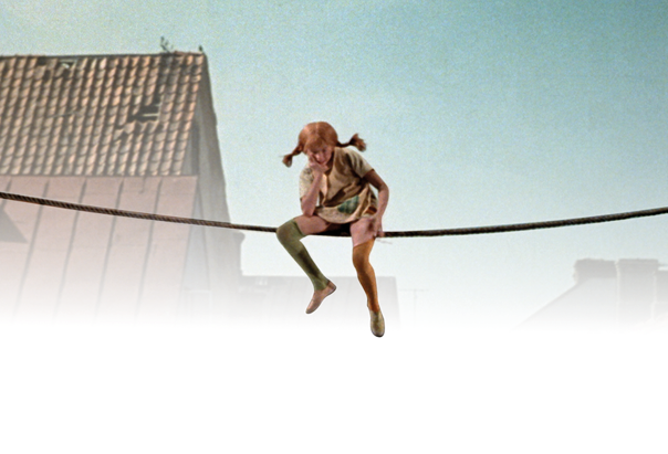 Mit einem Hochseilakt gelingt es Pippi (Inger Nilsson) ihren Freunden Geld f r neue Kleidung zu beschaffen.