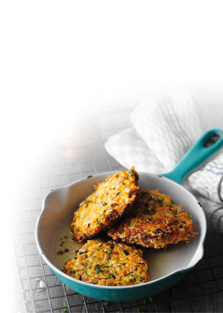 M hren-Zucchini-Puffer mit Sonnenblumenkernen