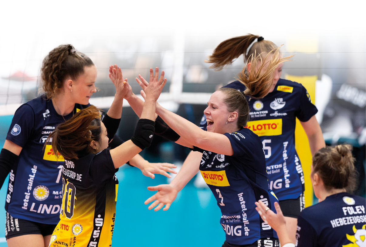 1. Volleyball Bundesliga Frauen: Schwarz-Weiss Erfurt vs. VfB Suhl Lotto Th ringen Erfurt 25.10.2025 Jubel, Xiang-Chen Lai 20 VfB Suhl LOTTO Th ringen links und Lara Nagels  3 VfB Suhl LOTTO Th ringen rechts 1. Volleyball Bundesliga Frauen: Schwarz-Weiss Erfurt vs. VfB Suhl Lotto Th ringen Riethsporthalle Erfurt 25.10.2025 *** 1 Volleyball Bundesliga Women Schwarz Weiss Erfurt vs VfB Suhl Lotto Th ringen Erfurt 25 10 2025 Cheers, Xiang Chen Lai 20 VfB Suhl LOTTO Th ringen left and Lara Nagels 3 VfB Suhl LOTTO Th ringen right 1 Volleyball Bundesliga Women Schwarz Weiss Erfurt vs VfB Suhl Lotto Th ringen Riethsporthalle Erfurt 25 10 2025 Copyright: xBEAUTIFULxSPORTS/Duehringx