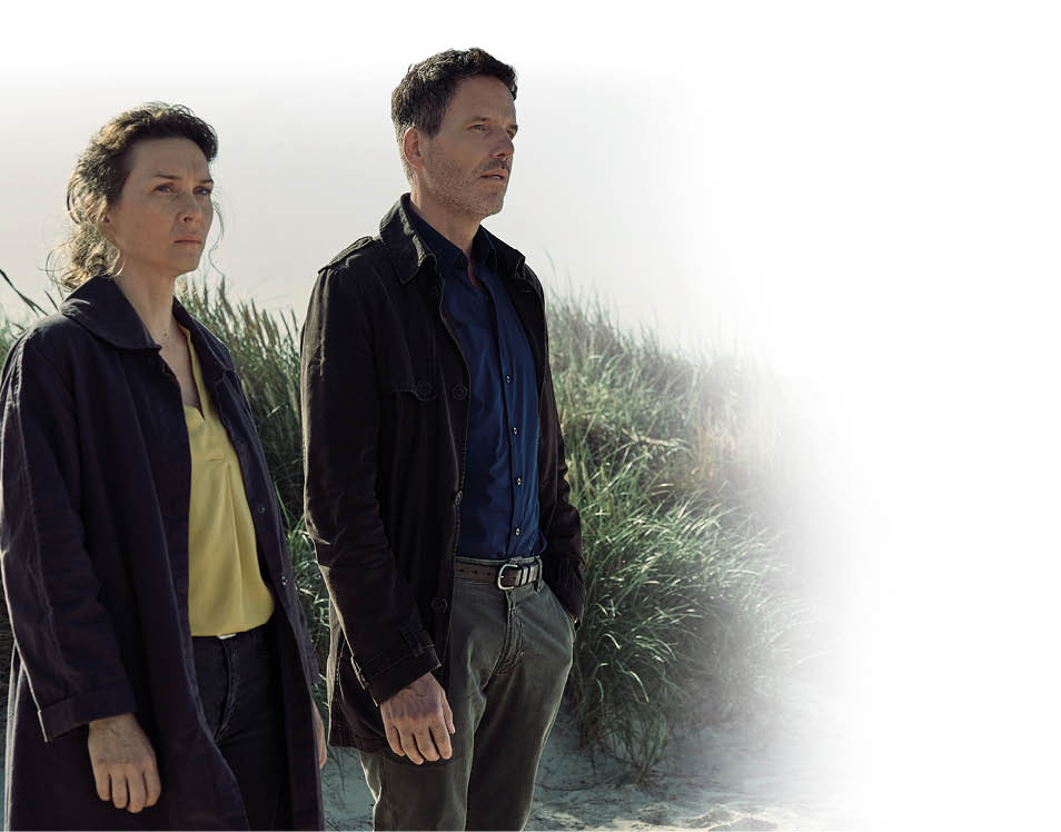 Die Ermittlungen im Fall der Toten, die alle mit dem renommierten Winterscheid-Verlag verbunden warne, hat die Kommissare Pia Sander (Kathrin von Steinburg) und Oliver von Bodenstein (Tim Bergmann) auf die Insel Noirmoutier in der Normandie gef hrt.