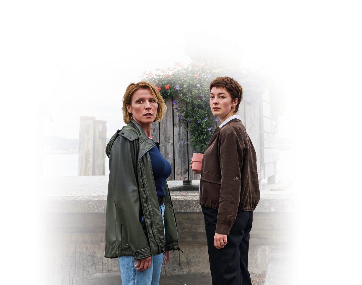 Die Bergung einer Wasserleiche vom Grund des Bodensees l sst niemanden unber hrt, weder die Kommissarinnen Doro Beitinger (Franziska Weisz, l.) und Chiara Locatelli (Maria W rdemann, 2.v.l.), noch Florian J ger (Lucas Prisor, 2.v.r.) und Nico Arnold (Paul Ahrens, r.) vom Zoll.