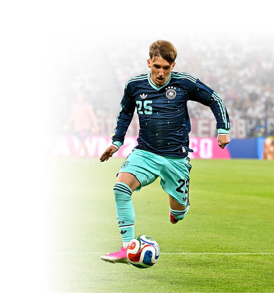 31.05.2026, Fussball Freundschafts-Laenderspiele 3.Spieltag, Deutschland - Finnland, in der Mewa-Arena Mainz, Lennart Karl (Deutschland) am Ball