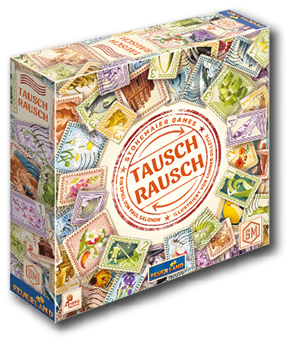 Zu sehen ist eine leicht schr g fotografierte Spielschachtel des Brettspiels „Tausch Rausch“. Die Box ist rundum mit zahlreichen, unterschiedlich gro en und farbigen Briefmarkenillustrationen gestaltet – darunter Motive wie Pflanzen, Tiere, Landschaften und Gegenst nde. Viele Marken wirken wie aufgeklebt und berlappen sich, als l gen sie in einer Sammlung. In der Mitte der Vorderseite befindet sich ein gro er, runder, rot-oranger „Stempelabdruck“, in dem der Titel „TAUSCH RAUSCH“ in Gro buchstaben steht. Oberhalb ist „Stonemaier Games“ zu lesen; am Rand des Stempels stehen weitere Angaben zu Spiel und Illustration. Auf der linken Schmalseite der Schachtel ist der Titel nochmals vertikal platziert. Unten sind Verlagslogos zu erkennen, unter anderem „Feuerland“.