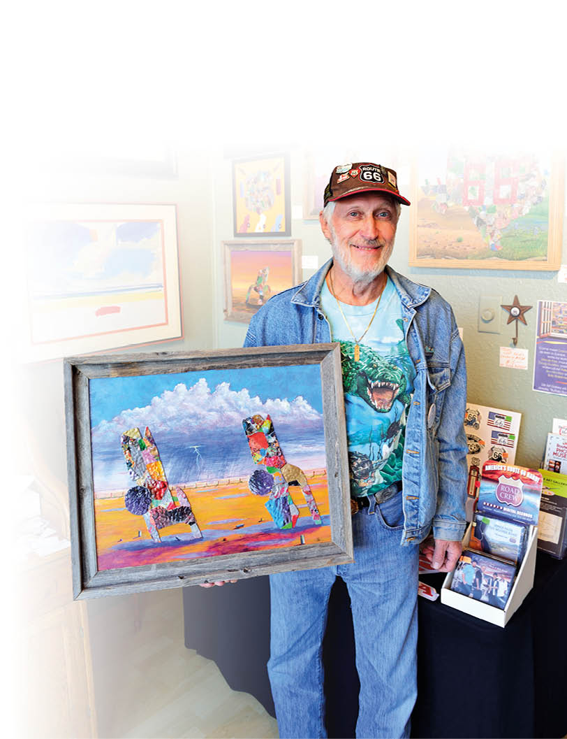 Eine Person in Jeansjacke und Baseballkappe h lt l chelnd ein farbenfrohes Gem lde mit zwei abstrakten Figuren vor einem Himmel mit Wolken in einem Raum mit weiteren Kunstwerken an den W nden. Beschreibung von KI generiert