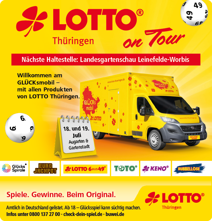Ein gelber Lotto Th ringen GL CKsmobil-Lastwagen mit Werbung steht vor einem gelben Hintergrund mit Informationen zu einer Tourstation und verschiedenen Lotto-Spielen. Beschreibung von KI generiert