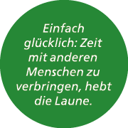 Einfach gl cklich: Zeit mit anderen Menschen zu verbringen, hebt die Laune.