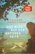 Person mit schulterlangen Haaren sitzt auf einer Bank und blickt auf eine Landschaft mit Wasser, B umen und Bergen, auf dem Buchcover von „Das Blau auf der anderen Seite“ von Lucinde Hutzenlaub. Beschreibung von KI generiert