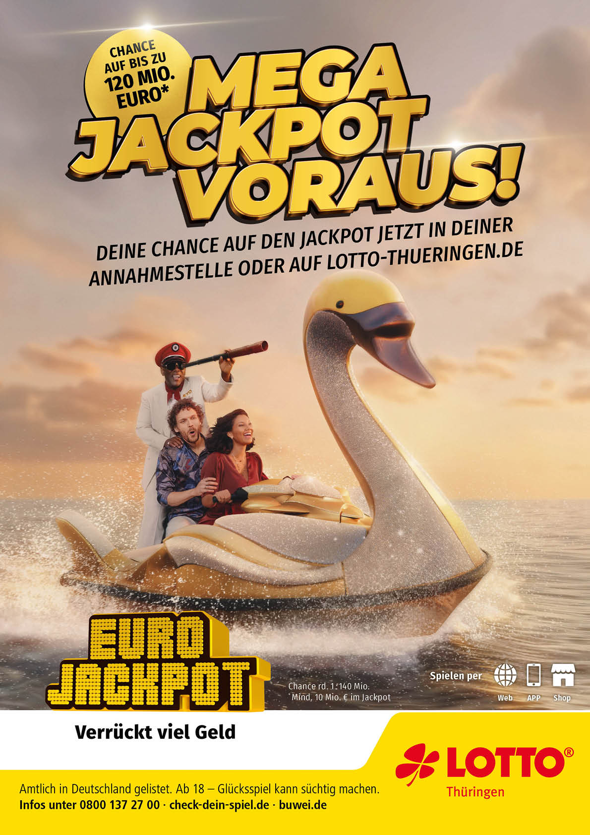 Drei Personen sitzen lachend auf einem gro en aufblasbaren Schwan im Wasser bei Sonnenuntergang, w hrend ein Erwachsener mit einer Piratenm tze und einem Fernrohr hinter ihnen steht, und der Text wirbt f r einen Mega-Jackpot von EuroJackpot bei Lotto Th ringen. Beschreibung von KI generiert