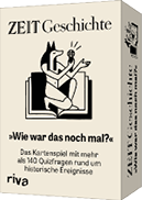 Kartenspielverpackung mit einer stilisierten Figur, die ein Mikrofon h lt, und Text ber ein Quizspiel zu historischen Ereignissen.  Beschreibung von KI generiert